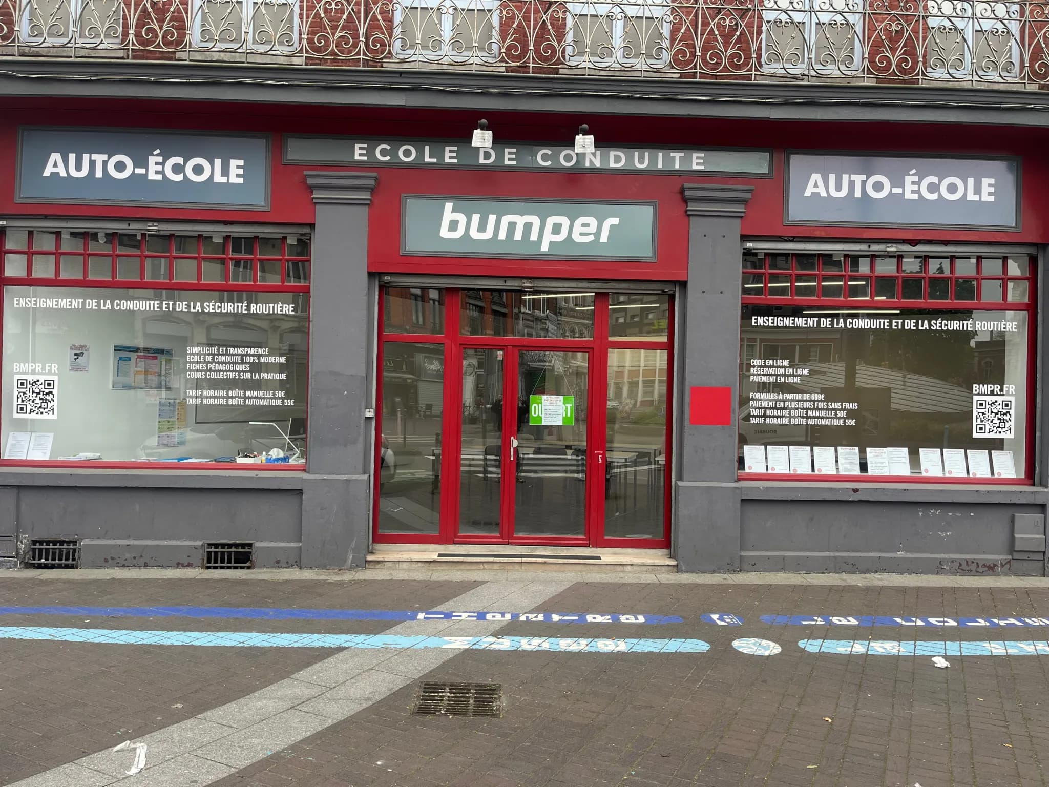 Façade de l'agence Bumper, 1 place de la gare, Roubaix
